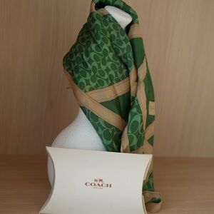 Coach Green and Tan Signature Scarf